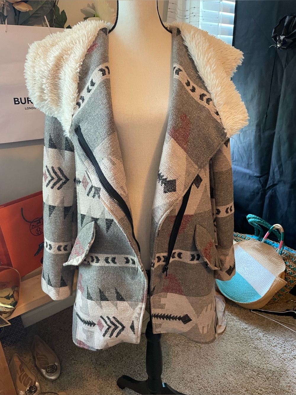 Me Jane Woman’s Hooded and faux fur lined Coat in SZ Xl in gently used conditio